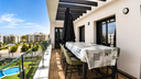 Moderný penthouse s priestranným soláriom a bazénom v Villamartín