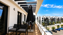 Moderný penthouse s priestranným soláriom a bazénom v Villamartín
