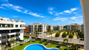 Moderný penthouse s priestranným soláriom a bazénom v Villamartín