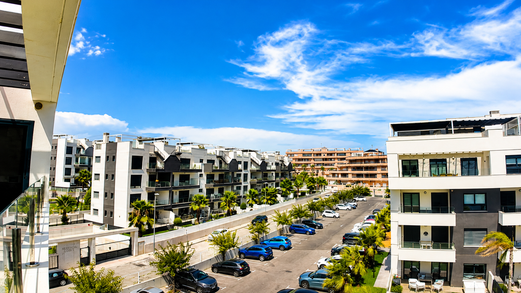 Moderný penthouse s priestranným soláriom a bazénom v Villamartín