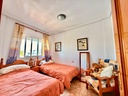 Pôvabný dvojizbový penthouse v slávnej uzavretej komunite La Cinuelica, Punta Prima. Nehnuteľnosť ponúka presvetlenú obý