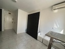 Objavte svoj nový domov v srdci Torrevieja! Tento pôvabný byt, situovaný len 400 metrov od mora 🏖️, ponúka jedinečnú prí
