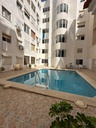 Objavte svoj nový domov v srdci Torrevieja! Tento pôvabný byt, situovaný len 400 metrov od mora 🏖️, ponúka jedinečnú prí