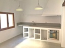 Predstavujeme vám luxusný meštiansky dom v srdci Jávy, veľmi blízko všetkým službám. Dom bol vkusne zrekonštruovaný v ro