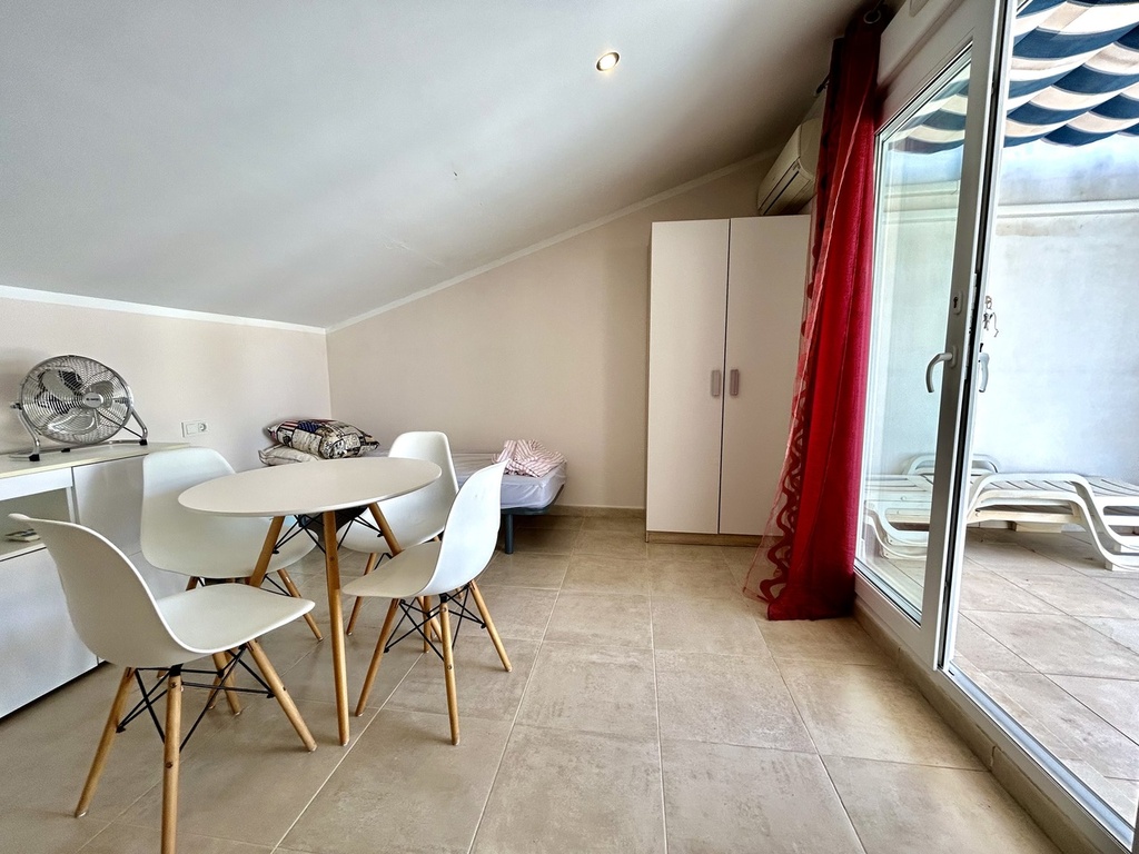 Fabulový trojizbový, trojkomorový Townhouse v žiadanej polohe pri golfovom ihrisku La Marquesa v Ciudad Quesada, ktorý p