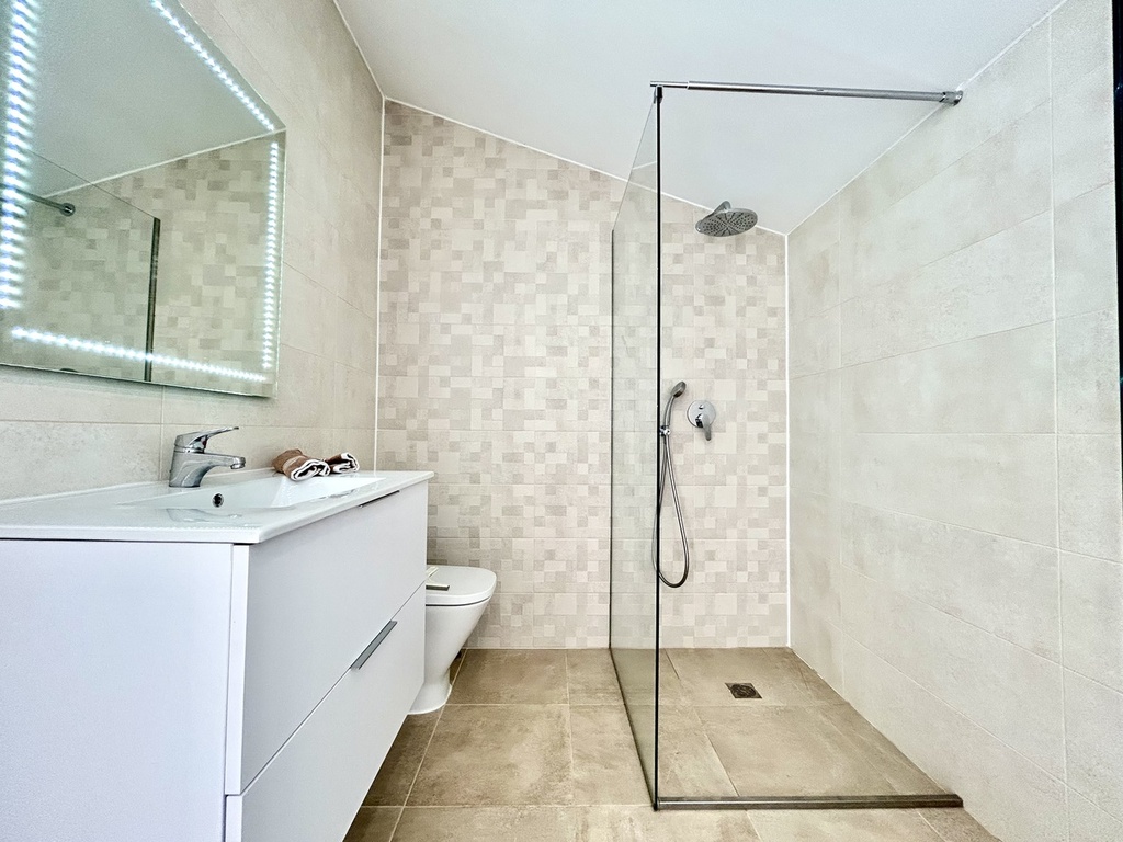 Fabulový trojizbový, trojkomorový Townhouse v žiadanej polohe pri golfovom ihrisku La Marquesa v Ciudad Quesada, ktorý p
