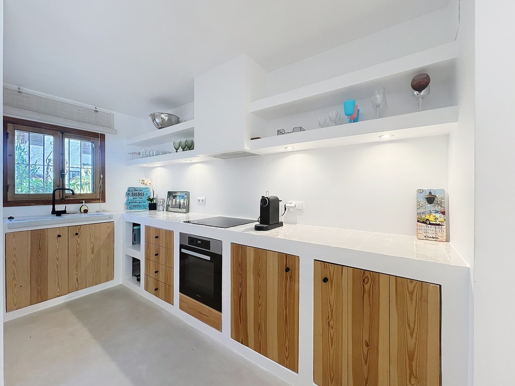 Ibizský štýlový dom v Benisse / Calpe s bazénom a tenisovým kurtom – 269 900 €