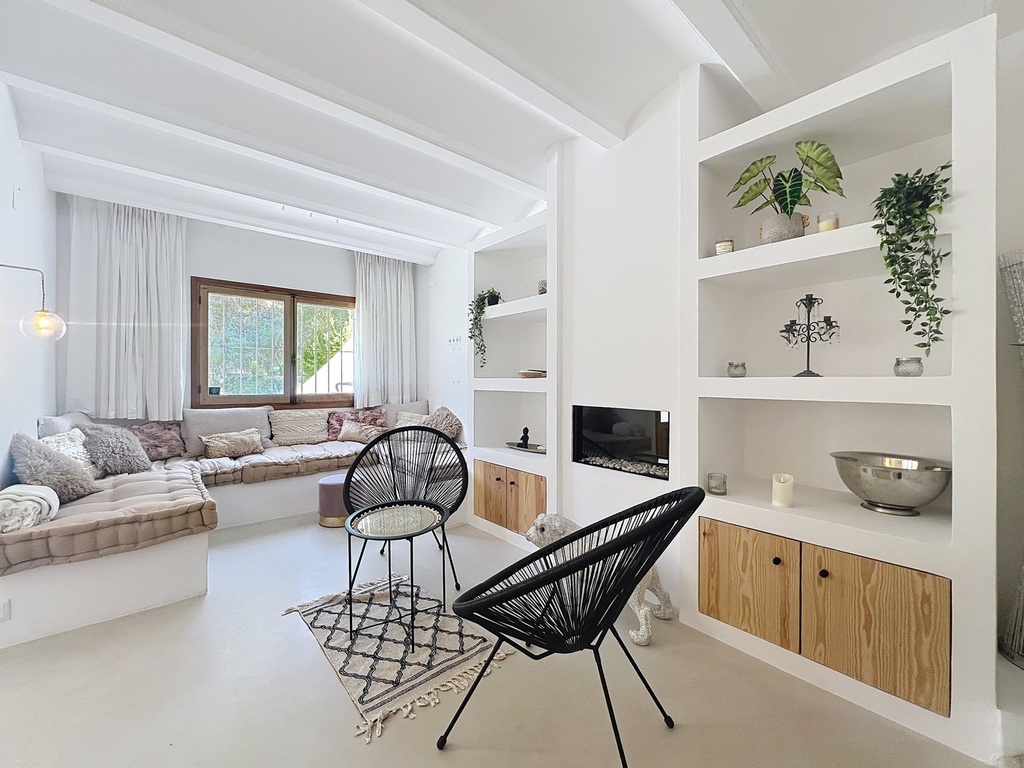 Ibizský štýlový dom v Benisse / Calpe s bazénom a tenisovým kurtom – 269 900 €