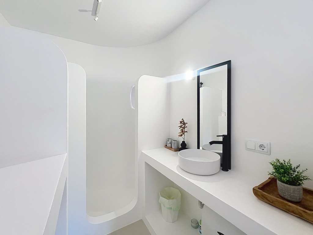 Ibizský štýlový dom v Benisse / Calpe s bazénom a tenisovým kurtom – 269 900 €