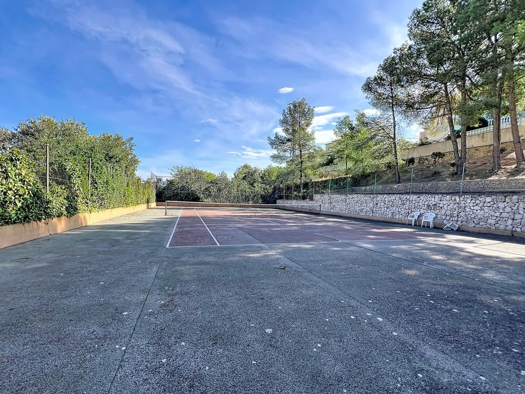 Ibizský štýlový dom v Benisse / Calpe s bazénom a tenisovým kurtom – 269 900 €