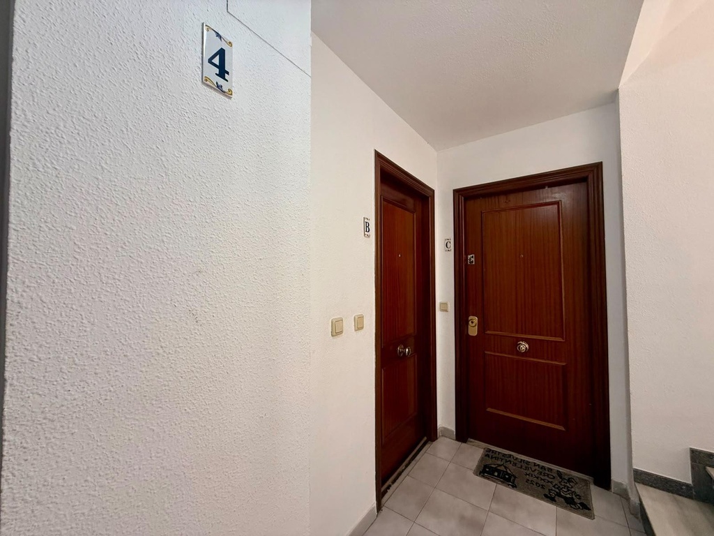 Na predaj 1-izbový byt v oblasti Playa del Cura v Torrevieja, iba 200 metrov od mora. Byt pozostáva z jednej spálne, kúp
