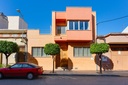 Objavte tento priestorný samostatne stojaci dom na predaj v Benejúzar, Alicante, situovaný priamo v centre mestečka, v s