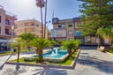 Objavte tento priestorný samostatne stojaci dom na predaj v Benejúzar, Alicante, situovaný priamo v centre mestečka, v s