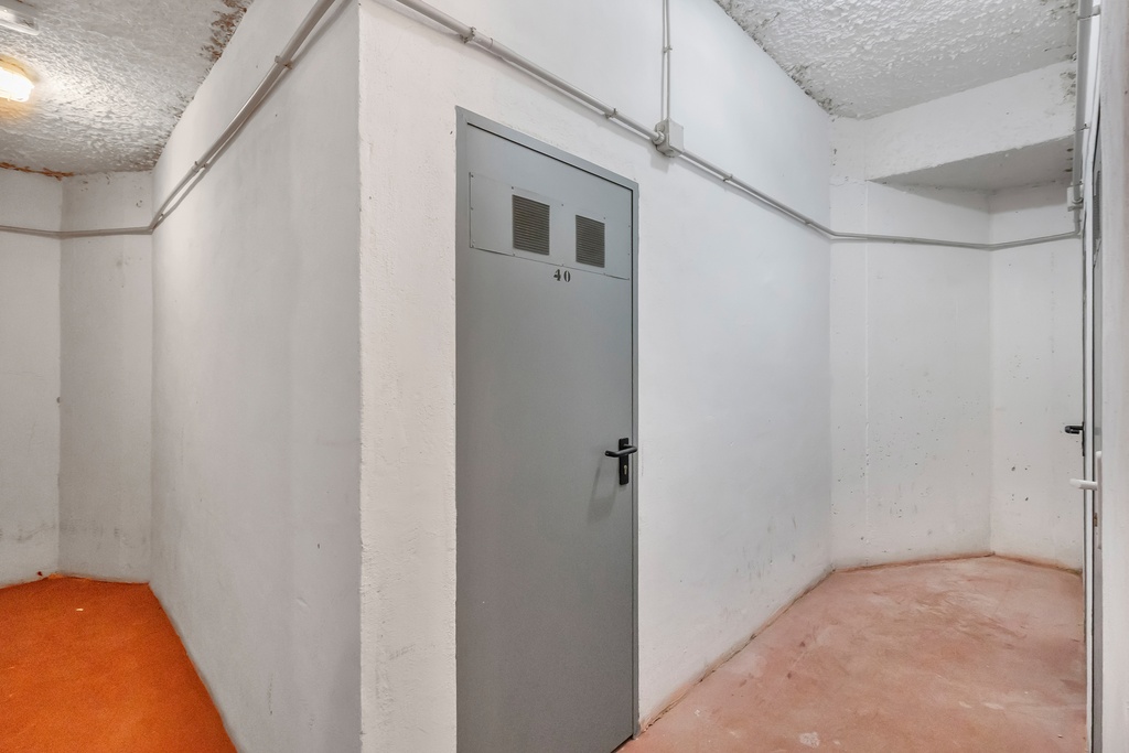 Tento exkluzívny penthaus sa nachádza v prestížnej uzavretej komunitnej oblasti La Entrada v Punta Prima. Nehnuteľnosť p