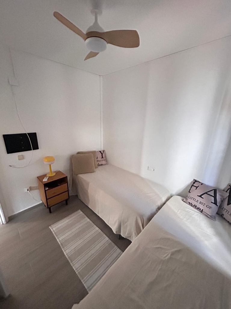 Objavte tento pôvabný prízemný bungalov nachádzajúci sa v žiadanej štvrti Torre La Mata v Torrevieja. Registrovaná cena