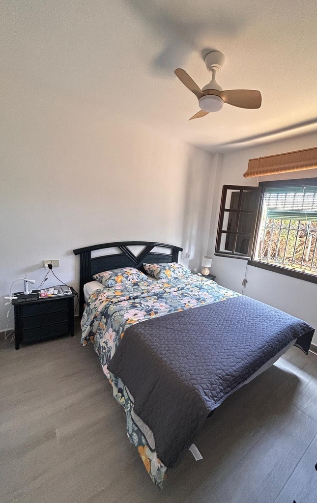 Objavte tento pôvabný prízemný bungalov nachádzajúci sa v žiadanej štvrti Torre La Mata v Torrevieja. Registrovaná cena