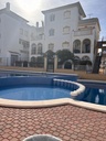 Objavte tento pôvabný prízemný bungalov nachádzajúci sa v žiadanej štvrti Torre La Mata v Torrevieja. Registrovaná cena