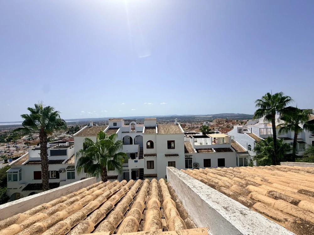 Jedinečná nehnuteľnosť s výnimočným panoramatickým výhľadom, veľkým vonkajším priestorom a privilégovanou vyššou polohou