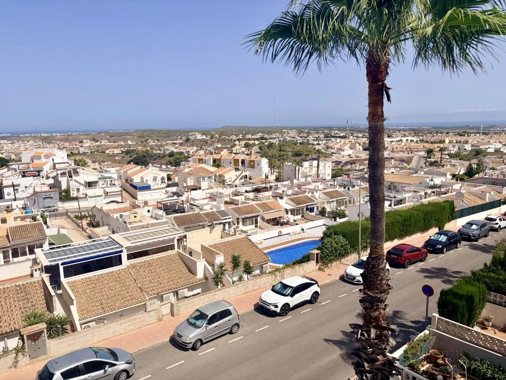 Jedinečná nehnuteľnosť s výnimočným panoramatickým výhľadom, veľkým vonkajším priestorom a privilégovanou vyššou polohou