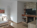 Toto je očarujúca samostatne stojaca vila so 2 spálňami a vlastným bazénom v Lomas de Don Juan, Cabo Roig. Nachádza sa v
