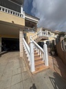Objavte tento impozantný duplex v tichej oblasti La Marina, San Fulgencio. Cena atraktívnych 288 000 € a ponúka 92 m² ob
