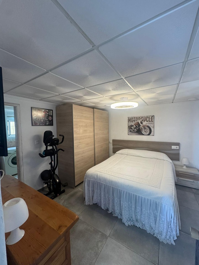 Objavte tento impozantný duplex v tichej oblasti La Marina, San Fulgencio. Cena atraktívnych 288 000 € a ponúka 92 m² ob
