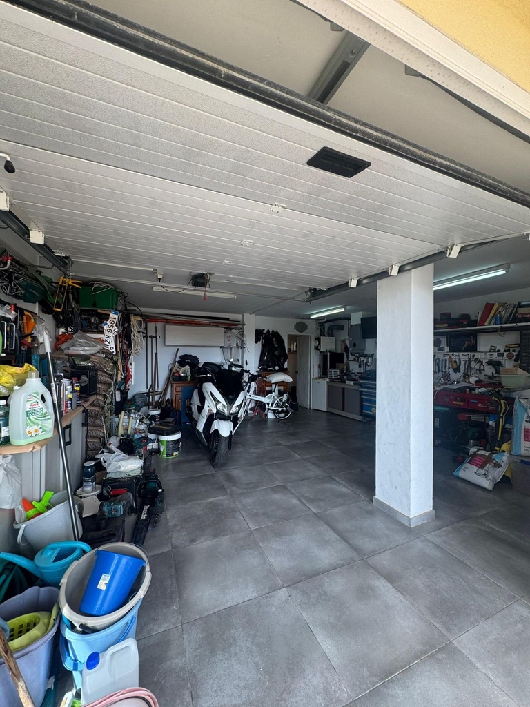 Objavte tento impozantný duplex v tichej oblasti La Marina, San Fulgencio. Cena atraktívnych 288 000 € a ponúka 92 m² ob