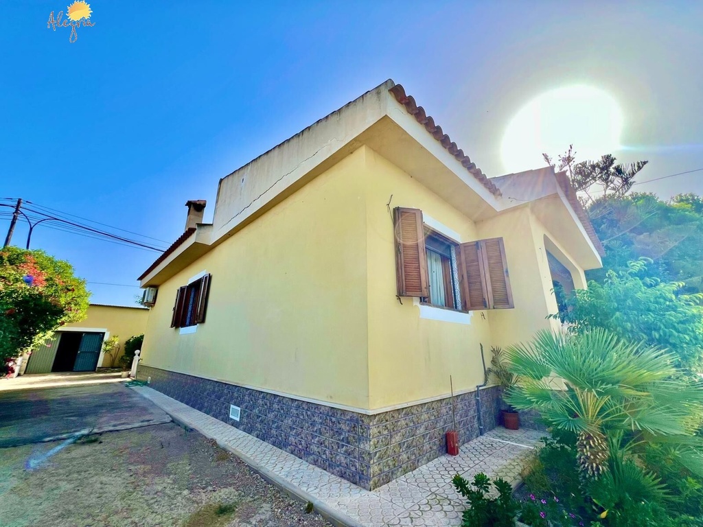 Mediterránska vila pre tých, ktorí hľadajú niečo, čo sa už dnes ťažko nachádza. V Daya Vieja, obklopení rozsiahlymi lánm