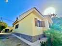 Mediterránska vila pre tých, ktorí hľadajú niečo, čo sa už dnes ťažko nachádza. V Daya Vieja, obklopení rozsiahlymi lánm
