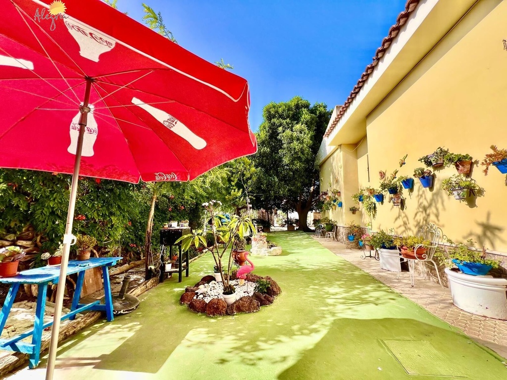Mediterránska vila pre tých, ktorí hľadajú niečo, čo sa už dnes ťažko nachádza. V Daya Vieja, obklopení rozsiahlymi lánm