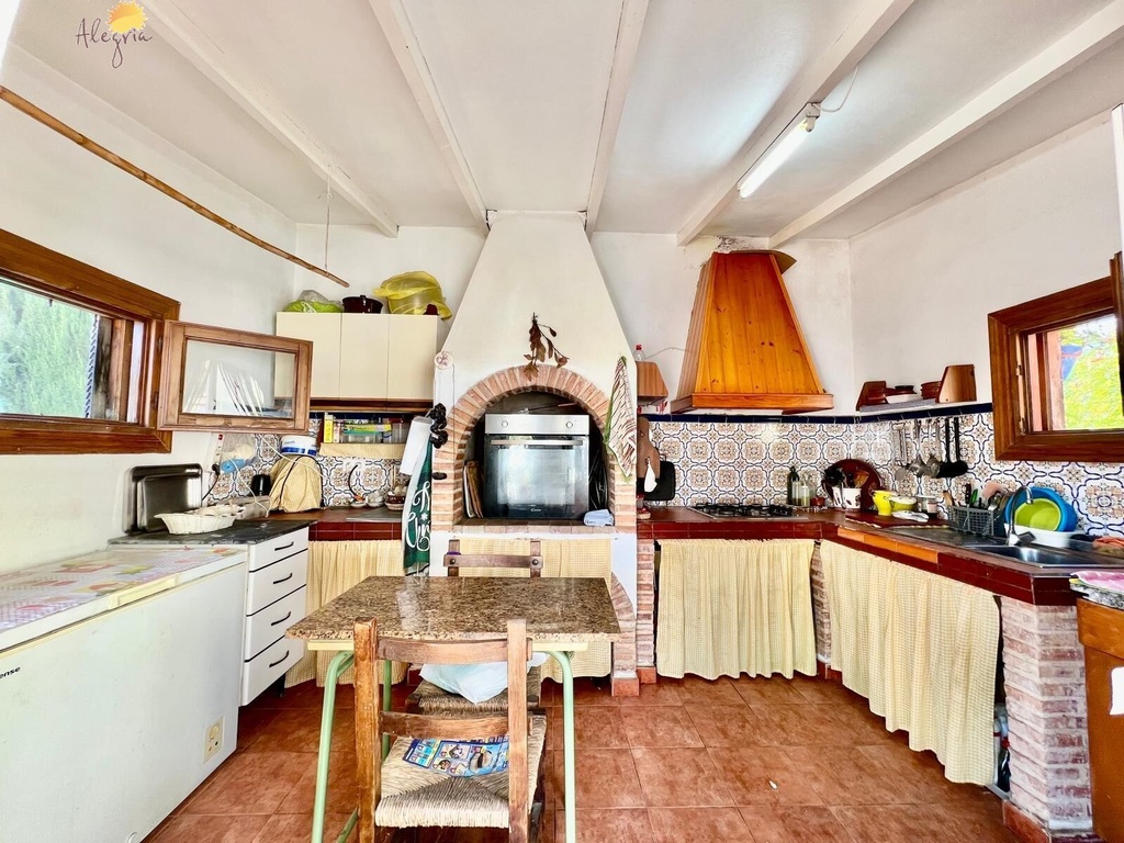 Mediterránska vila pre tých, ktorí hľadajú niečo, čo sa už dnes ťažko nachádza. V Daya Vieja, obklopení rozsiahlymi lánm