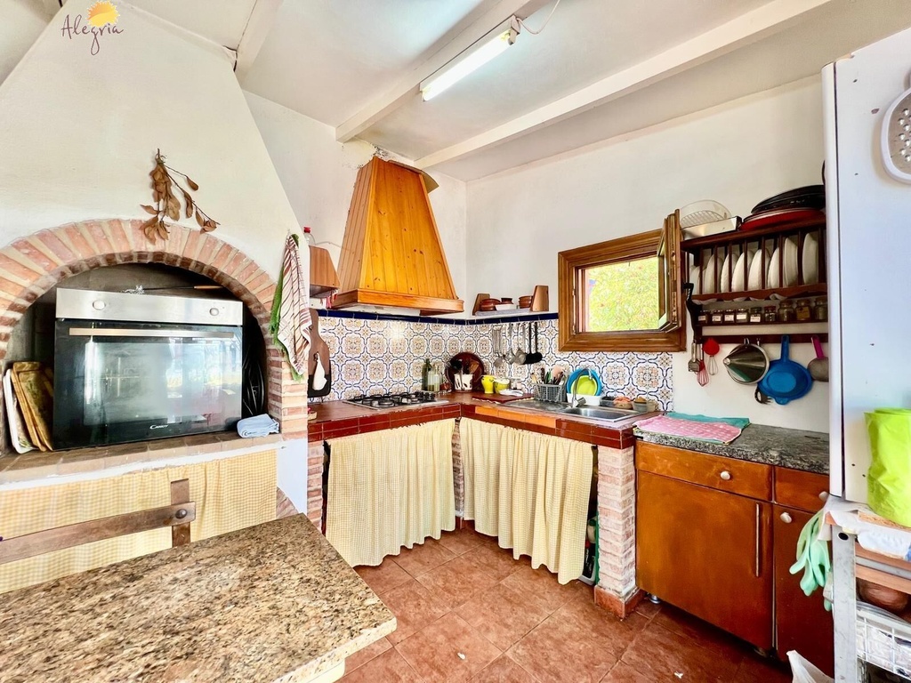 Mediterránska vila pre tých, ktorí hľadajú niečo, čo sa už dnes ťažko nachádza. V Daya Vieja, obklopení rozsiahlymi lánm