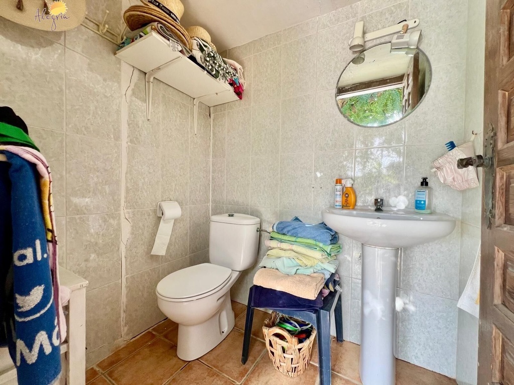 Mediterránska vila pre tých, ktorí hľadajú niečo, čo sa už dnes ťažko nachádza. V Daya Vieja, obklopení rozsiahlymi lánm