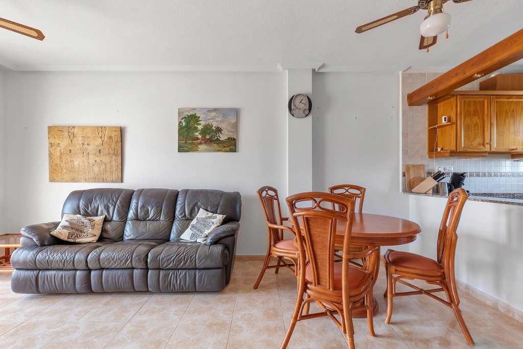 Nachádza sa v žiadanej časti Residencial Ibiza a tento zariadený byt s rozlohou 55 m² ponúka veľmi účelné dispozičné rie