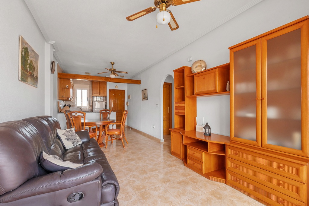 Nachádza sa v žiadanej časti Residencial Ibiza a tento zariadený byt s rozlohou 55 m² ponúka veľmi účelné dispozičné rie