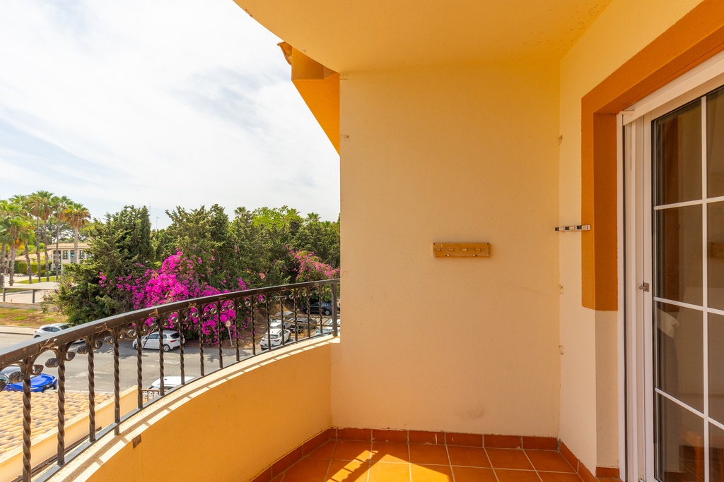 Nachádza sa v žiadanej časti Residencial Ibiza a tento zariadený byt s rozlohou 55 m² ponúka veľmi účelné dispozičné rie