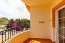 Nachádza sa v žiadanej časti Residencial Ibiza a tento zariadený byt s rozlohou 55 m² ponúka veľmi účelné dispozičné rie