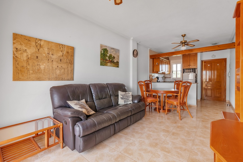 Nachádza sa v žiadanej časti Residencial Ibiza a tento zariadený byt s rozlohou 55 m² ponúka veľmi účelné dispozičné rie