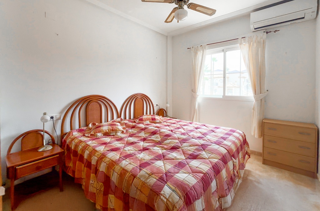 Nachádza sa v žiadanej časti Residencial Ibiza a tento zariadený byt s rozlohou 55 m² ponúka veľmi účelné dispozičné rie
