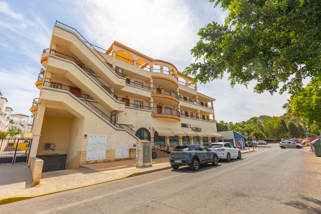Nachádza sa v žiadanej časti Residencial Ibiza a tento zariadený byt s rozlohou 55 m² ponúka veľmi účelné dispozičné rie