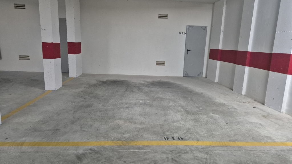 Predstavujeme vám túto výnimočnú, veľkú luxusnú bytovú jednotku s panoramatickým výhľadom na more, 3 spálne, 2 kúpeľne,