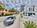 štýlová vila s čiastočným výhľadom na more. táto nádherná vila sa nachádza na pozemku 350 m² a ponúka približne 250 m² z