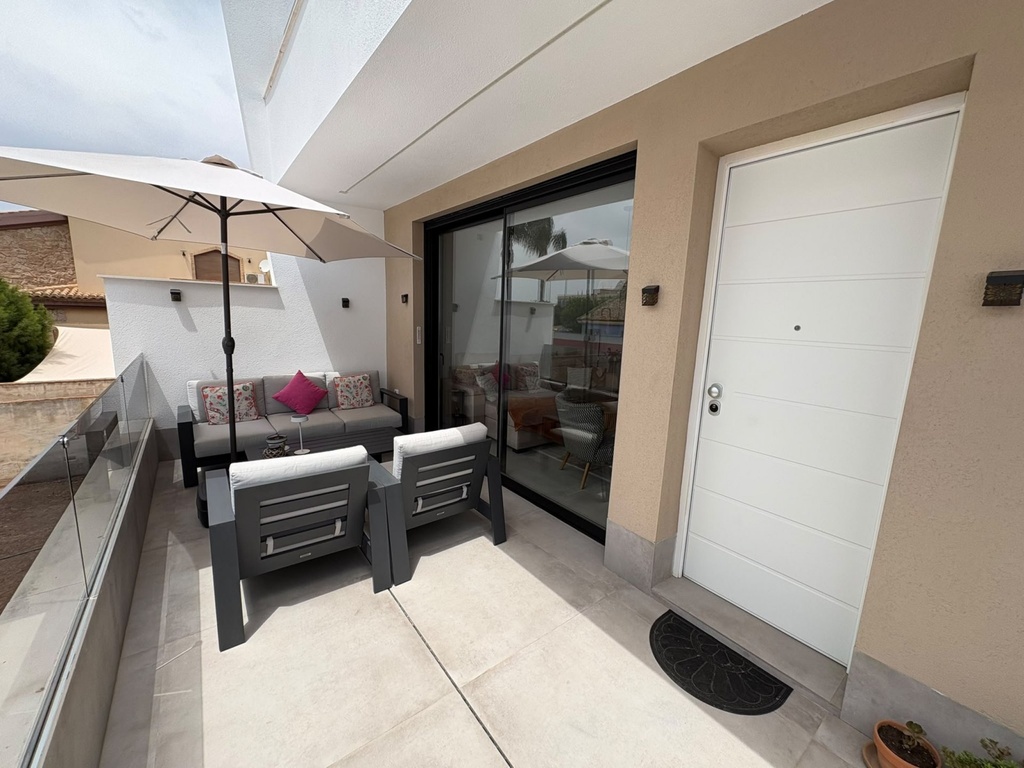Stunning End Penthouse for Sale in San Pedro del Pinatar Tento výnimočný roh/koncový penthouse ponúka absolútny mediterá