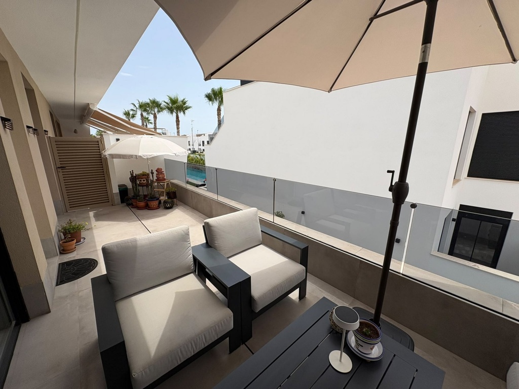 Stunning End Penthouse for Sale in San Pedro del Pinatar Tento výnimočný roh/koncový penthouse ponúka absolútny mediterá