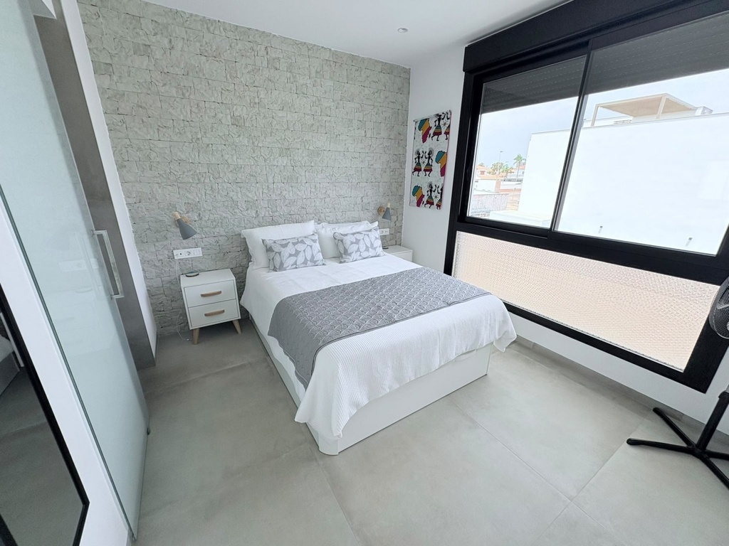 Stunning End Penthouse for Sale in San Pedro del Pinatar Tento výnimočný roh/koncový penthouse ponúka absolútny mediterá
