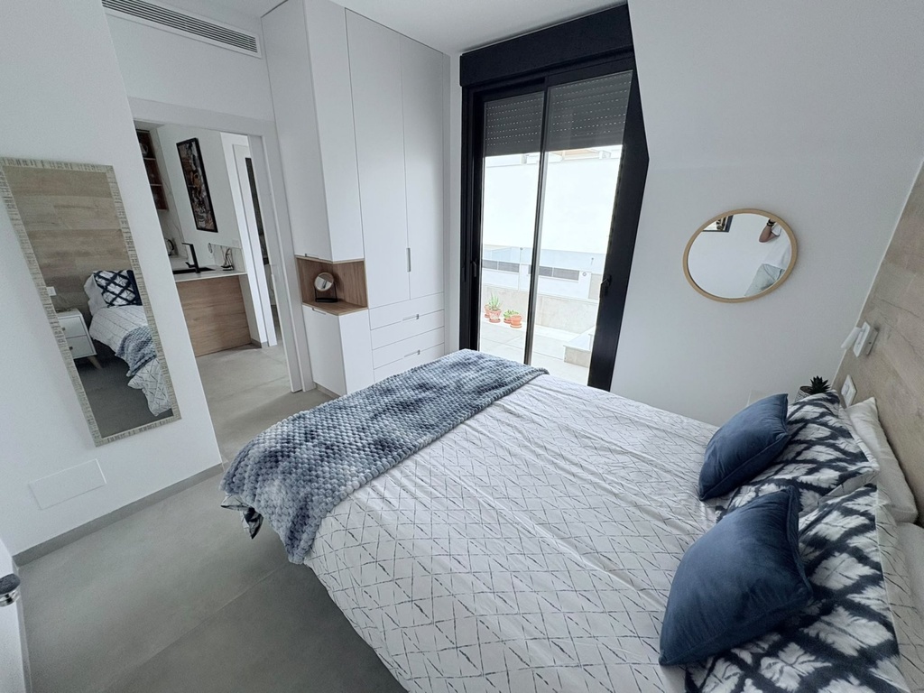 Stunning End Penthouse for Sale in San Pedro del Pinatar Tento výnimočný roh/koncový penthouse ponúka absolútny mediterá