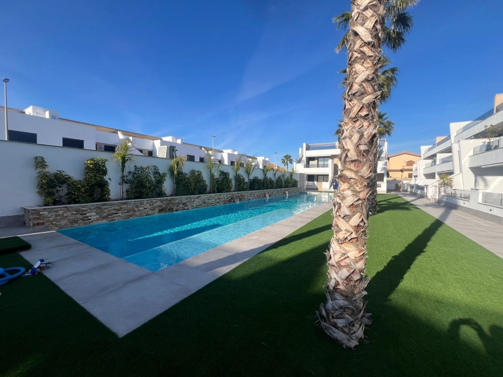 Stunning End Penthouse for Sale in San Pedro del Pinatar Tento výnimočný roh/koncový penthouse ponúka absolútny mediterá