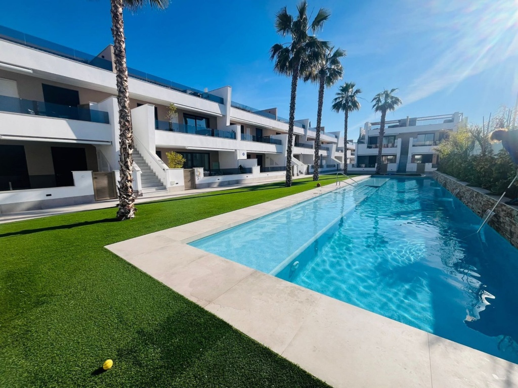 Stunning End Penthouse for Sale in San Pedro del Pinatar Tento výnimočný roh/koncový penthouse ponúka absolútny mediterá