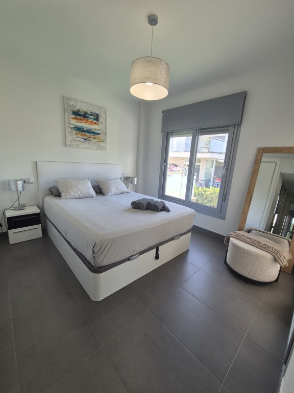 Moderný bungalow v Vistabella Golf Entre Naranjos – Inland