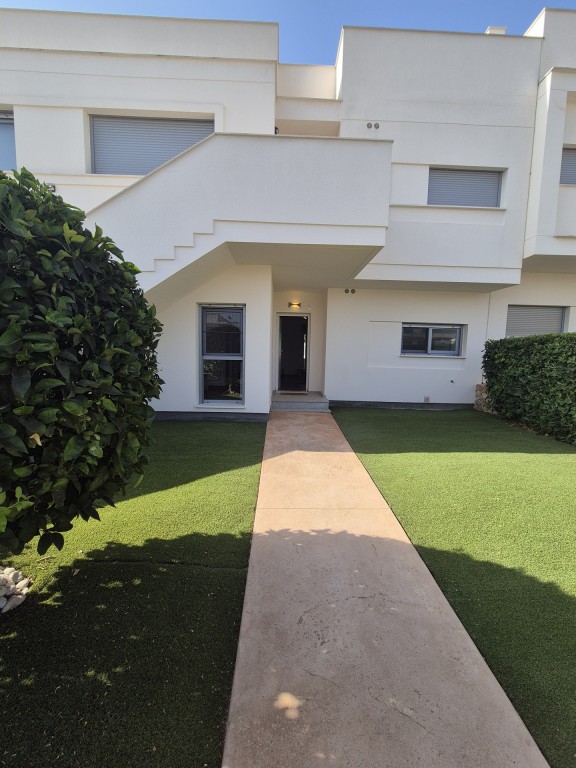 Moderný bungalow v Vistabella Golf Entre Naranjos – Inland